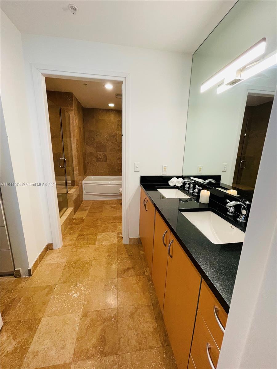 300 S Biscayne Blvd T-1804, Miami, Florida 33131, 2 Bedrooms Bedrooms, ,2 BathroomsBathrooms,Residentiallease,For Rent,300 S Biscayne Blvd T-1804,A11511974