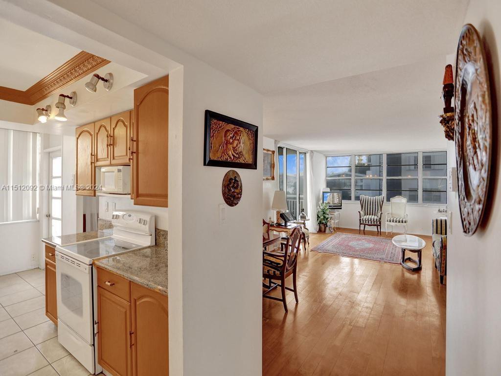18051 Biscayne Blvd 304, Aventura, Florida 33160, 2 Bedrooms Bedrooms, ,2 BathroomsBathrooms,Residentiallease,For Rent,18051 Biscayne Blvd 304,A11512092