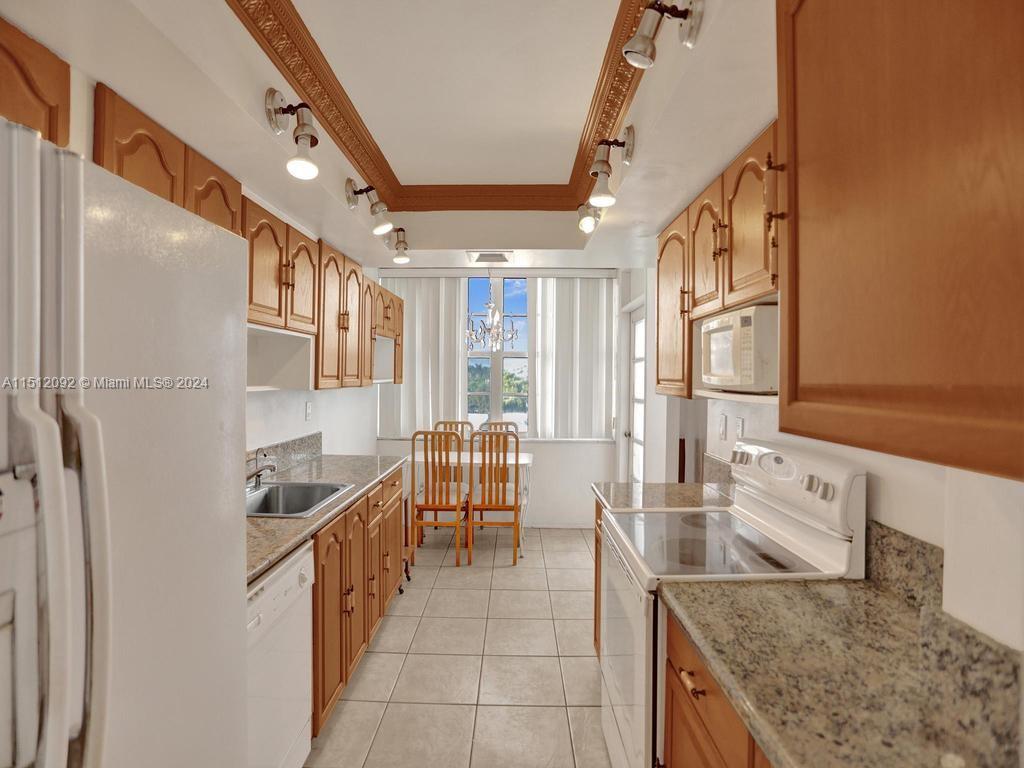 18051 Biscayne Blvd 304, Aventura, Florida 33160, 2 Bedrooms Bedrooms, ,2 BathroomsBathrooms,Residentiallease,For Rent,18051 Biscayne Blvd 304,A11512092