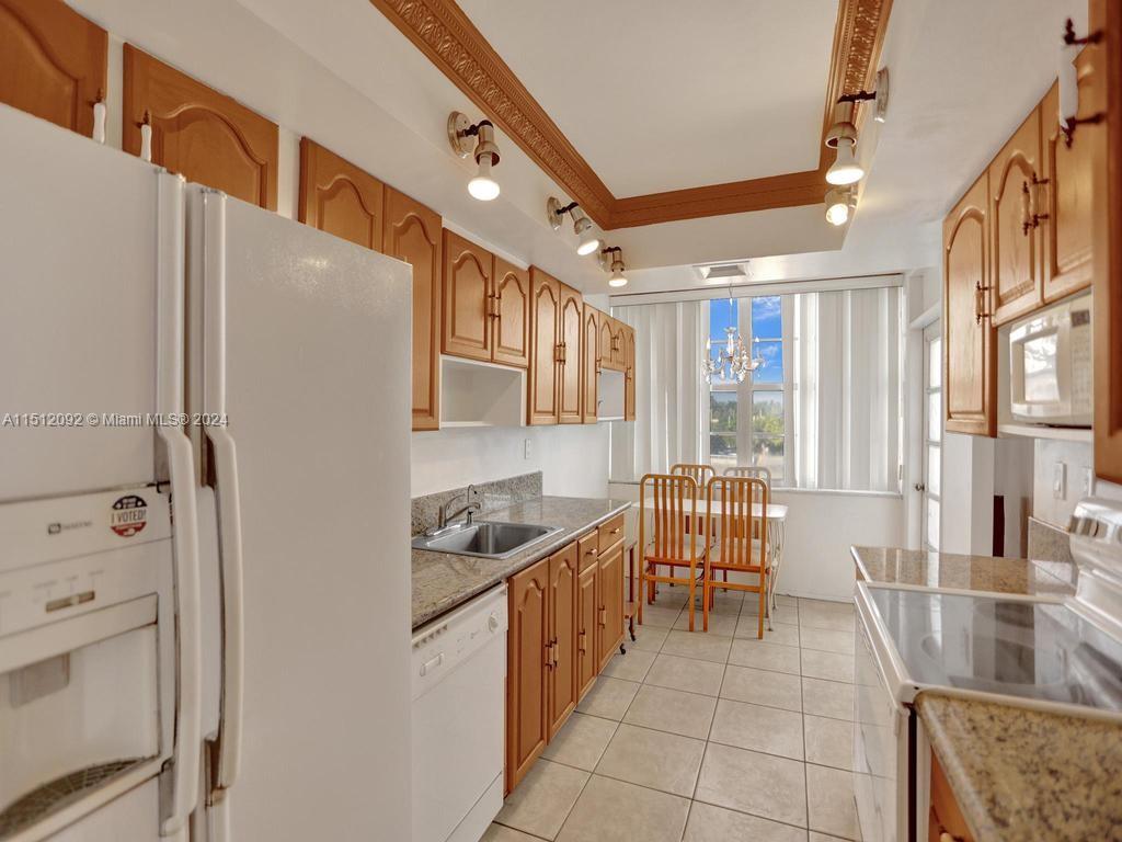 18051 Biscayne Blvd 304, Aventura, Florida 33160, 2 Bedrooms Bedrooms, ,2 BathroomsBathrooms,Residentiallease,For Rent,18051 Biscayne Blvd 304,A11512092
