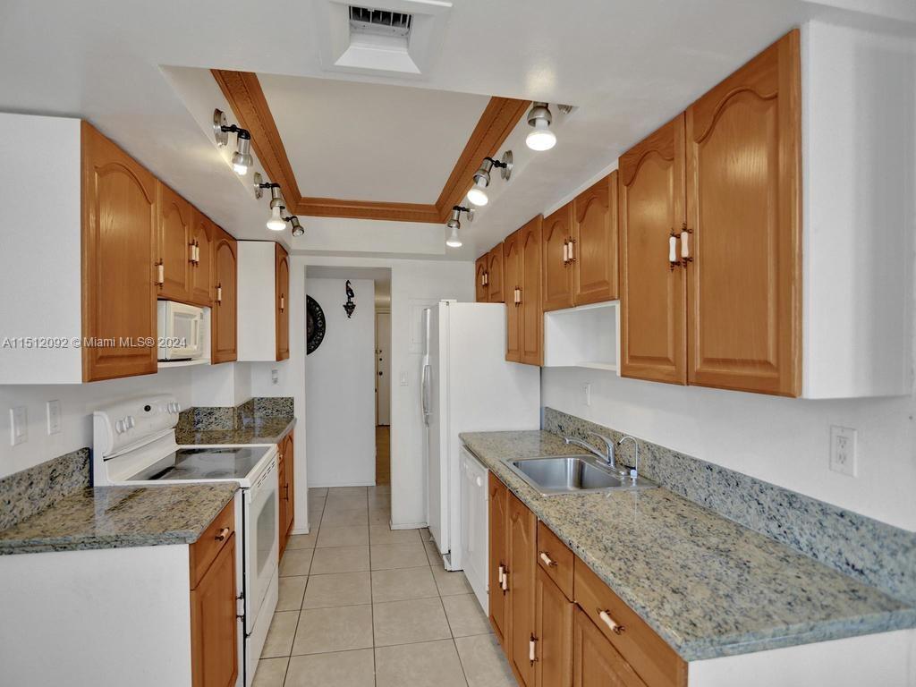 18051 Biscayne Blvd 304, Aventura, Florida 33160, 2 Bedrooms Bedrooms, ,2 BathroomsBathrooms,Residentiallease,For Rent,18051 Biscayne Blvd 304,A11512092