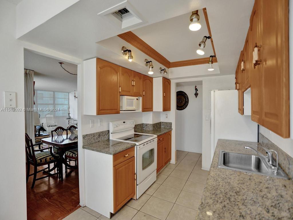 18051 Biscayne Blvd 304, Aventura, Florida 33160, 2 Bedrooms Bedrooms, ,2 BathroomsBathrooms,Residentiallease,For Rent,18051 Biscayne Blvd 304,A11512092