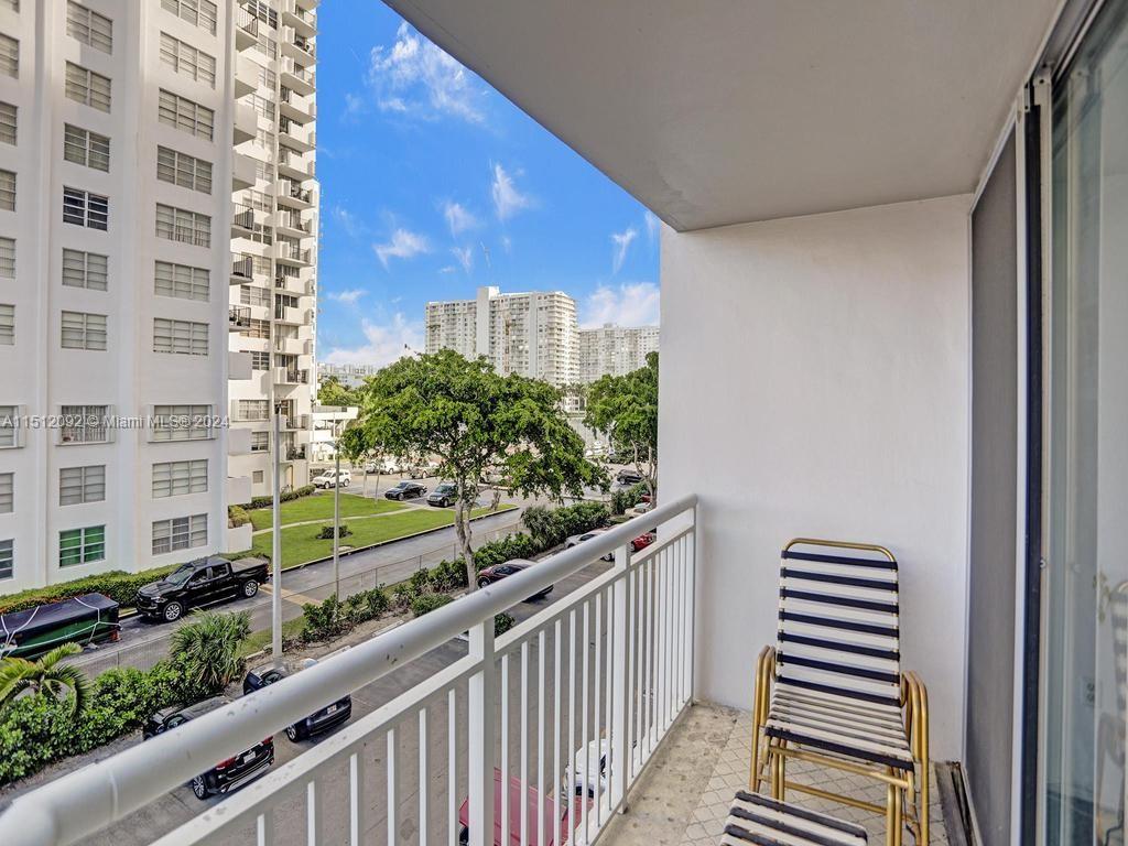 18051 Biscayne Blvd 304, Aventura, Florida 33160, 2 Bedrooms Bedrooms, ,2 BathroomsBathrooms,Residentiallease,For Rent,18051 Biscayne Blvd 304,A11512092