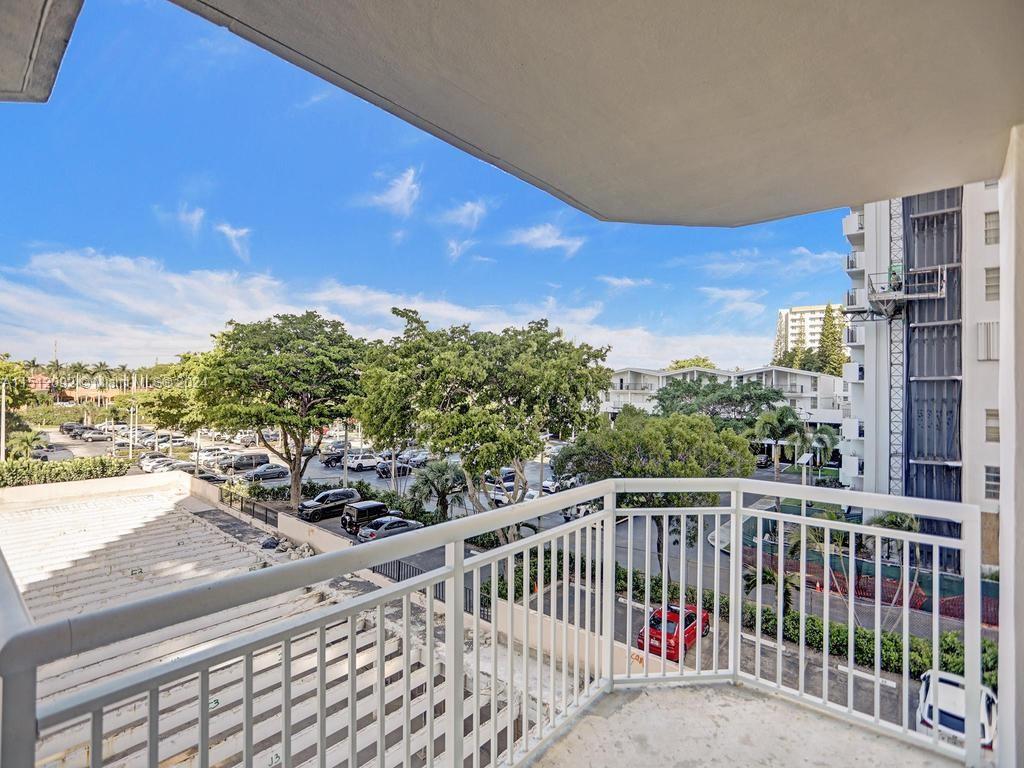 18051 Biscayne Blvd 304, Aventura, Florida 33160, 2 Bedrooms Bedrooms, ,2 BathroomsBathrooms,Residentiallease,For Rent,18051 Biscayne Blvd 304,A11512092