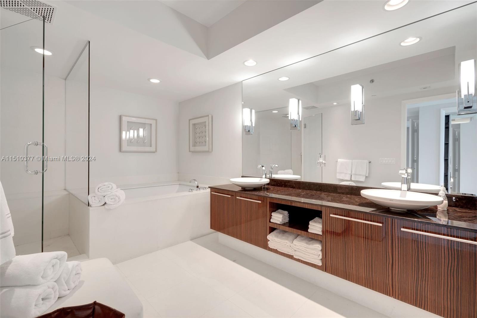 2711 S Ocean Dr 2803, Hollywood, Florida 33019, 3 Bedrooms Bedrooms, ,3 BathroomsBathrooms,Residential,For Sale,2711 S Ocean Dr 2803,A11510377