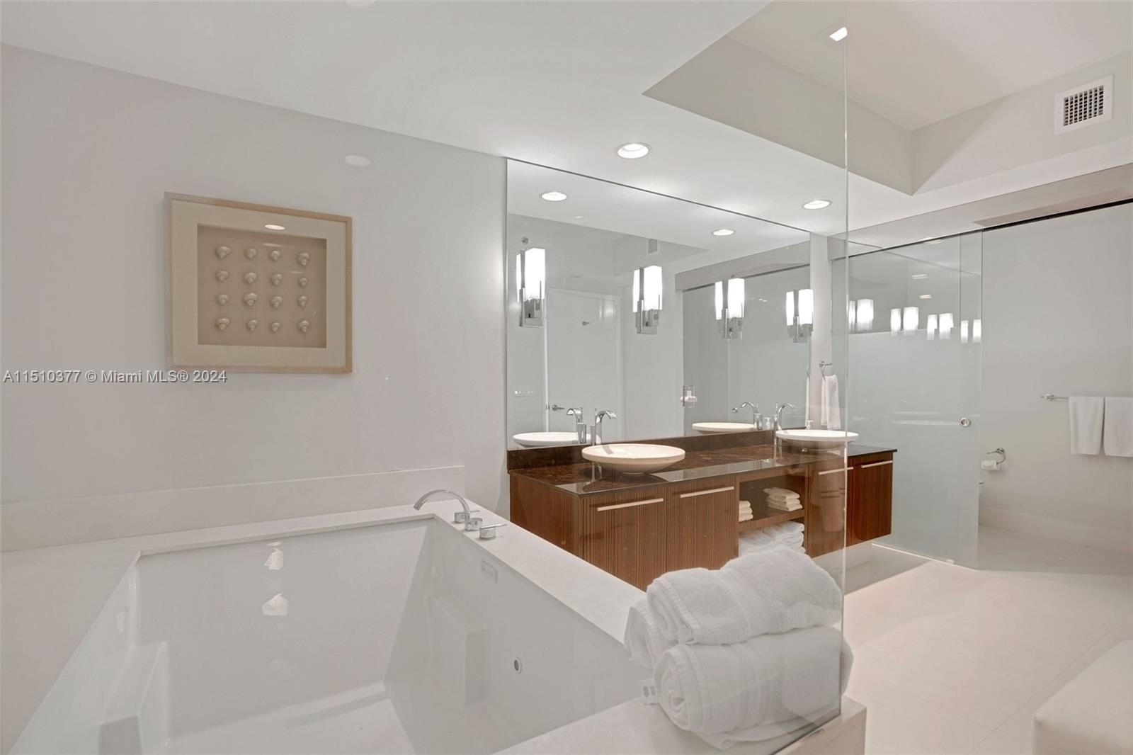 2711 S Ocean Dr 2803, Hollywood, Florida 33019, 3 Bedrooms Bedrooms, ,3 BathroomsBathrooms,Residential,For Sale,2711 S Ocean Dr 2803,A11510377
