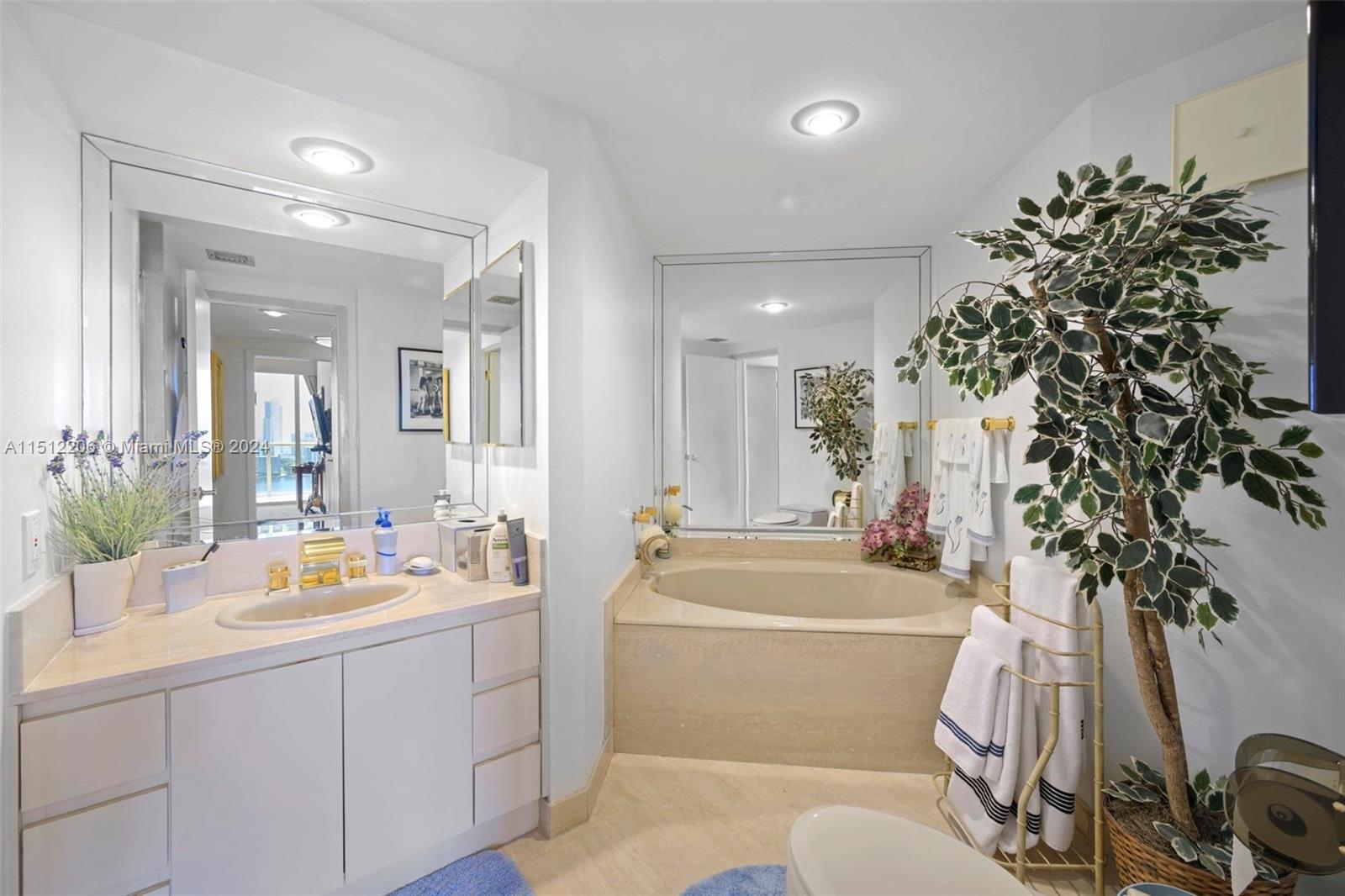 4000 Island Blvd 1901, Aventura, Florida 33160, 3 Bedrooms Bedrooms, ,3 BathroomsBathrooms,Residential,For Sale,4000 Island Blvd 1901,A11512206