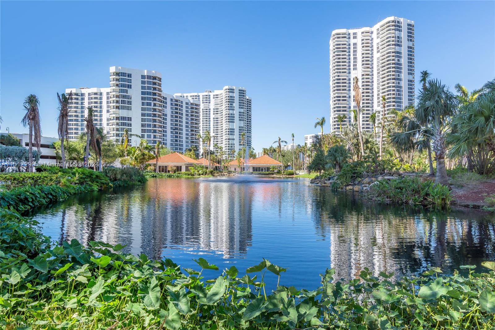 19195 NE 36th Ct 303, Aventura, Florida 33180, 2 Bedrooms Bedrooms, ,2 BathroomsBathrooms,Residential,For Sale,19195 NE 36th Ct 303,A11512290