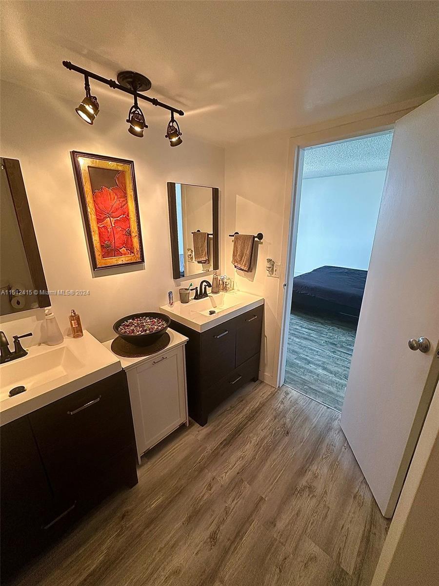 North Miami, Florida 33181, 2 Bedrooms Bedrooms, ,2 BathroomsBathrooms,Residential,For Sale,A11512415