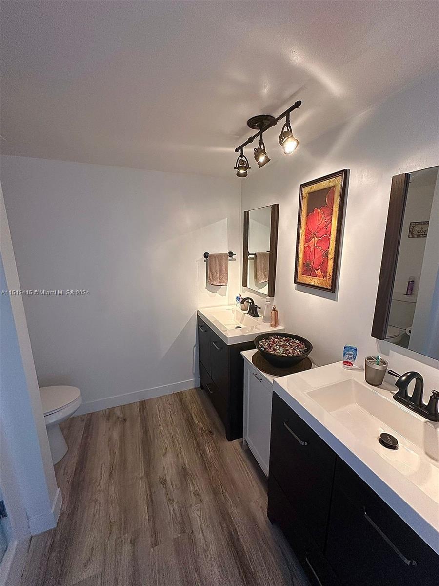 North Miami, Florida 33181, 2 Bedrooms Bedrooms, ,2 BathroomsBathrooms,Residential,For Sale,A11512415