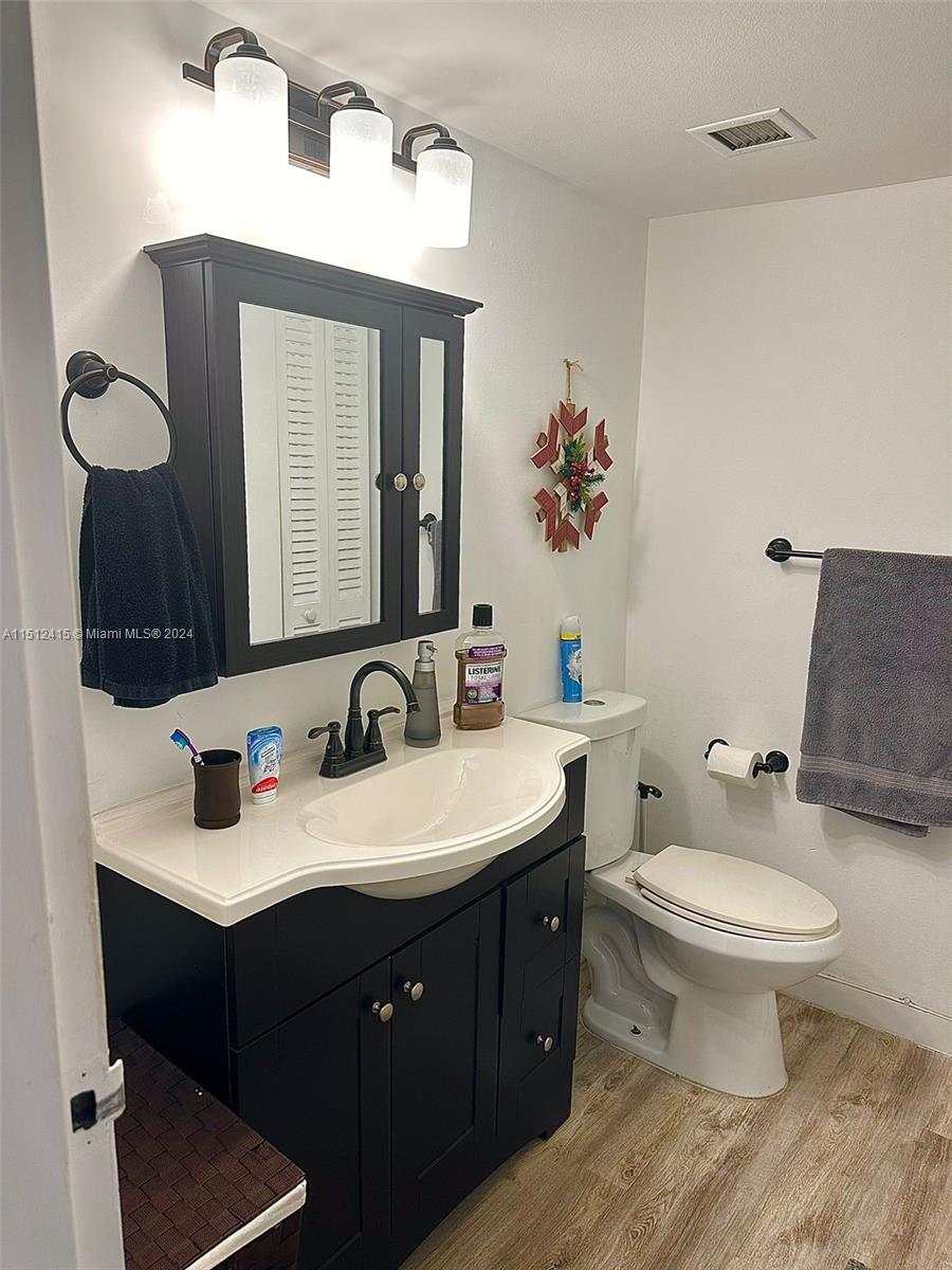 North Miami, Florida 33181, 2 Bedrooms Bedrooms, ,2 BathroomsBathrooms,Residential,For Sale,A11512415