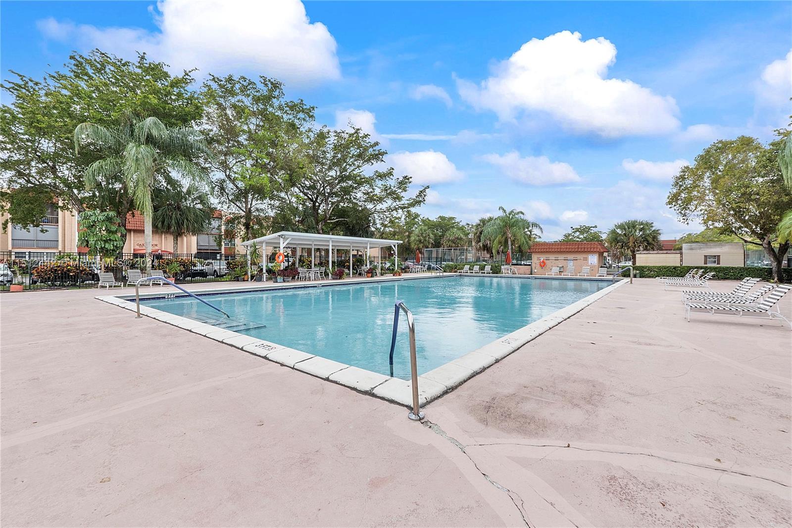 8260 SW 24th St 6305, North Lauderdale, Florida 33068, 2 Bedrooms Bedrooms, ,2 BathroomsBathrooms,Residential,For Sale,8260 SW 24th St 6305,A11512442