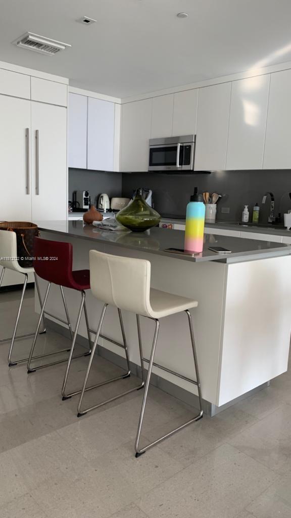 68 SE 6th St 2305, Miami, Florida 33131, 1 Bedroom Bedrooms, ,1 BathroomBathrooms,Residentiallease,For Rent,68 SE 6th St 2305,A11512722