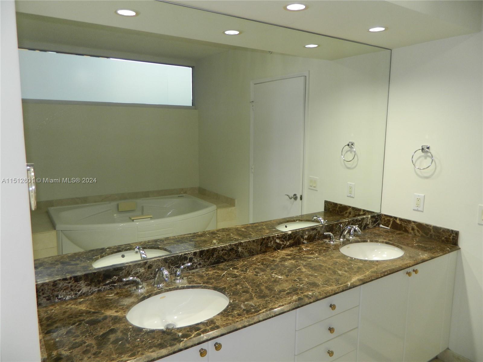 17555 Collins Ave 406, Sunny Isles Beach, Florida 33160, 2 Bedrooms Bedrooms, ,2 BathroomsBathrooms,Residential,For Sale,17555 Collins Ave 406,A11512601