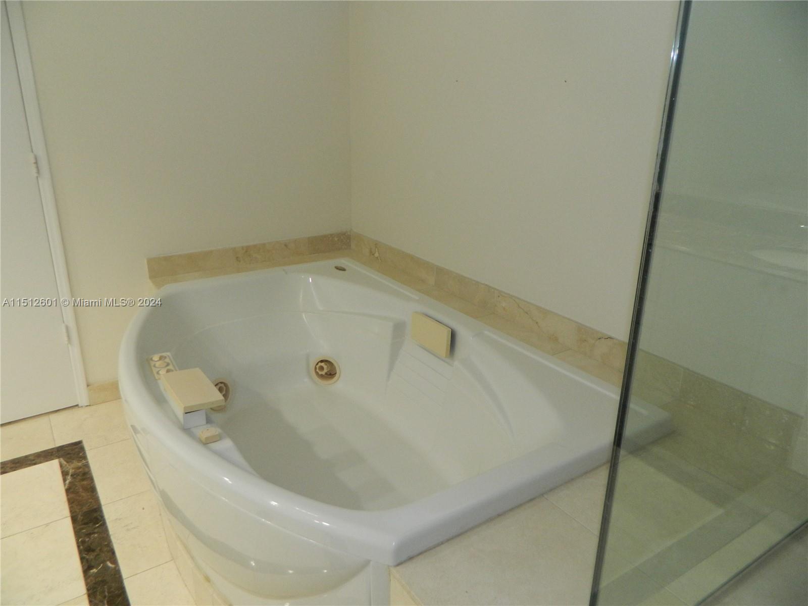 17555 Collins Ave 406, Sunny Isles Beach, Florida 33160, 2 Bedrooms Bedrooms, ,2 BathroomsBathrooms,Residential,For Sale,17555 Collins Ave 406,A11512601