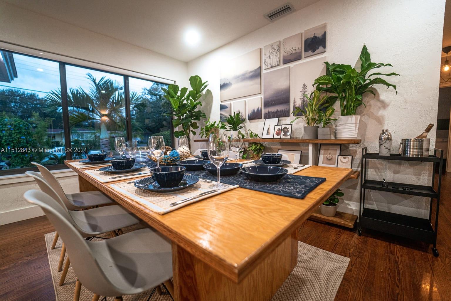 DINING ROOM