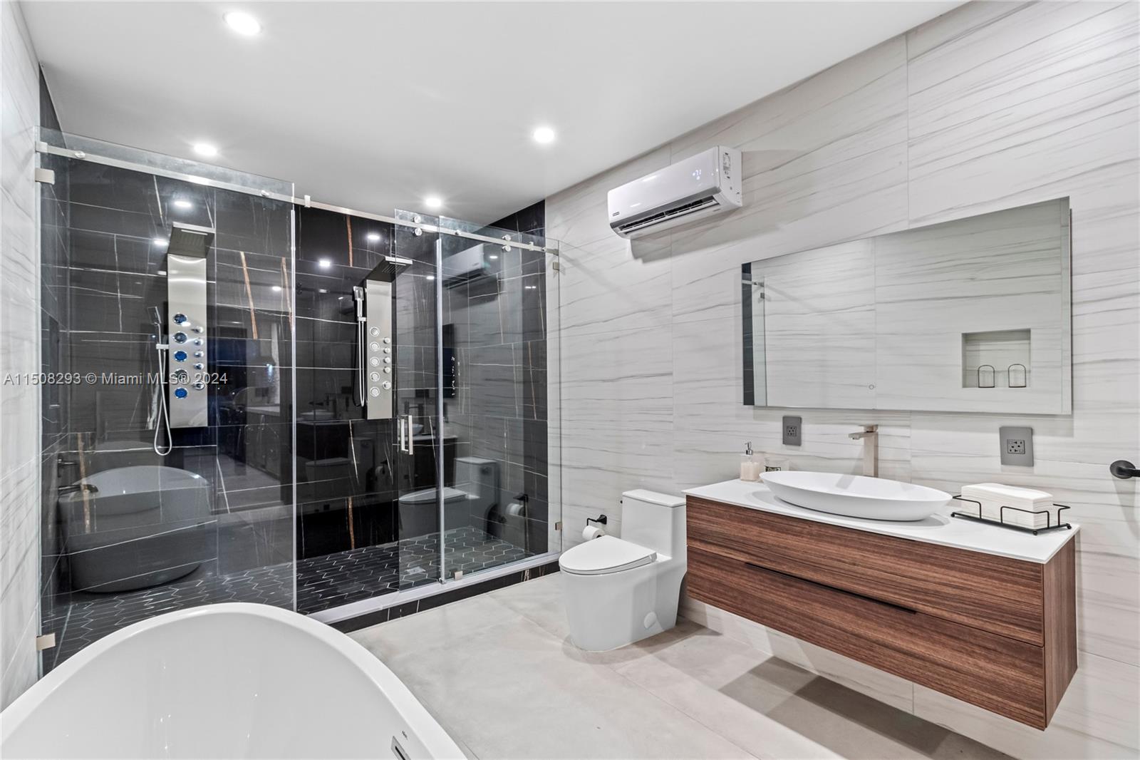 19000 NE 20th Ave, North Miami Beach, Florida 33179, 5 Bedrooms Bedrooms, ,5 BathroomsBathrooms,Residential,For Sale,19000 NE 20th Ave,A11508293