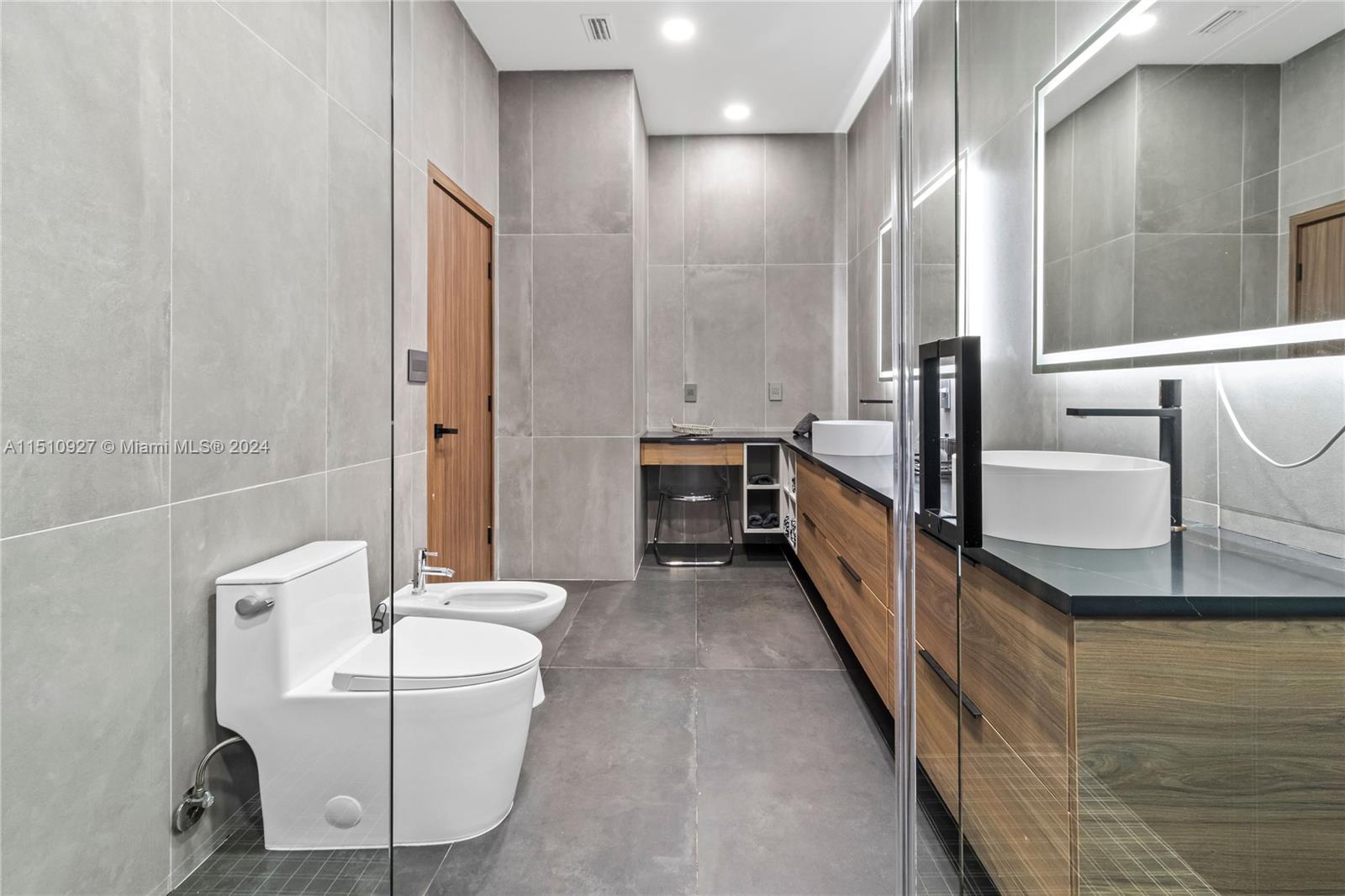 19000 NE 20th Ave, North Miami Beach, Florida 33179, 5 Bedrooms Bedrooms, ,5 BathroomsBathrooms,Residentiallease,For Rent,19000 NE 20th Ave,A11510927