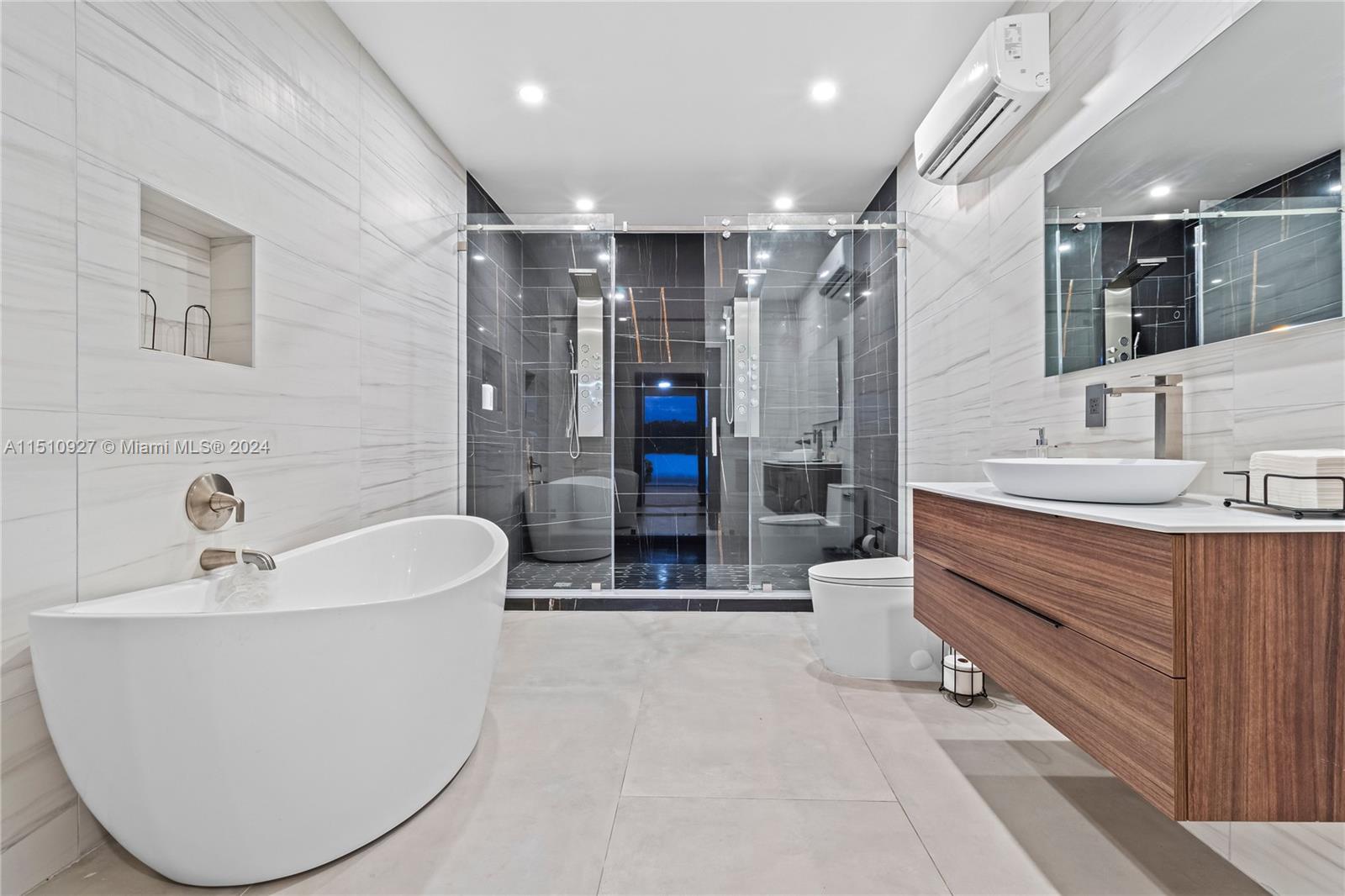 19000 NE 20th Ave, North Miami Beach, Florida 33179, 5 Bedrooms Bedrooms, ,5 BathroomsBathrooms,Residentiallease,For Rent,19000 NE 20th Ave,A11510927