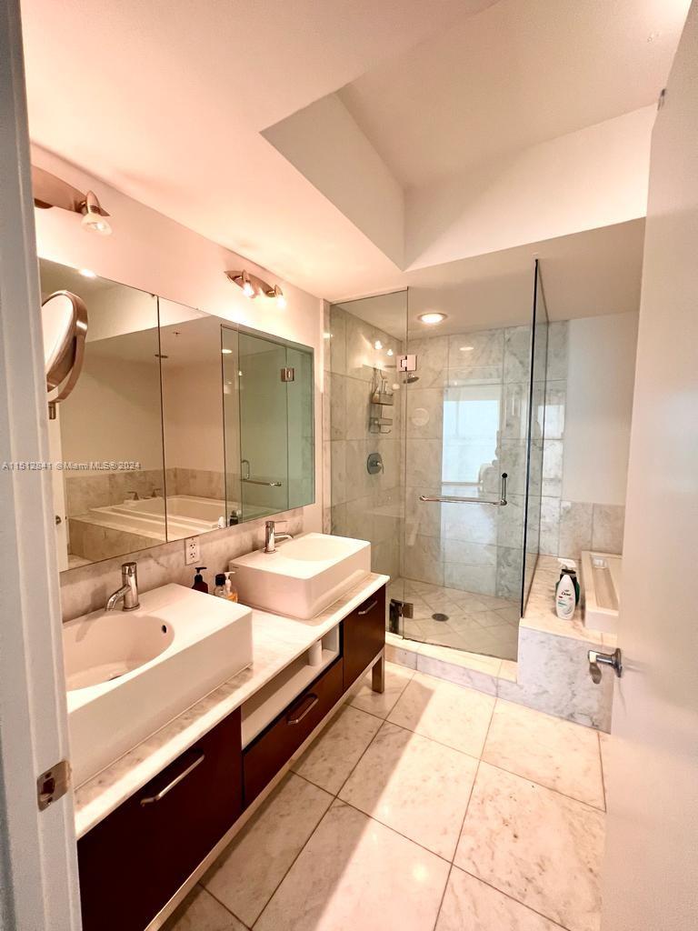 218 SE 14th St 1603, Miami, Florida 33131, 2 Bedrooms Bedrooms, ,2 BathroomsBathrooms,Residentiallease,For Rent,218 SE 14th St 1603,A11512841