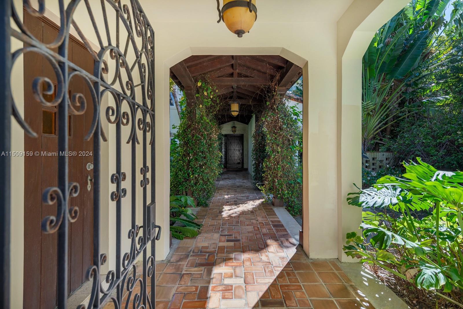 11 E Rivo Alto Dr, Miami Beach, Florida 33139, 5 Bedrooms Bedrooms, ,5 BathroomsBathrooms,Residential,For Sale,11 E Rivo Alto Dr,A11509159