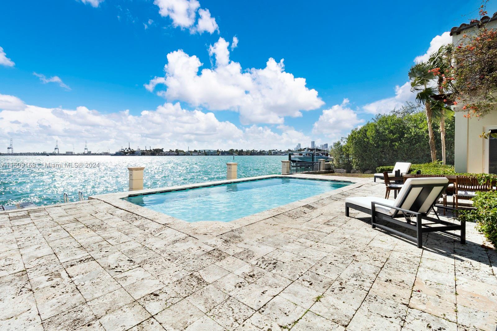 11 E Rivo Alto Dr, Miami Beach, Florida 33139, 5 Bedrooms Bedrooms, ,5 BathroomsBathrooms,Residential,For Sale,11 E Rivo Alto Dr,A11509159