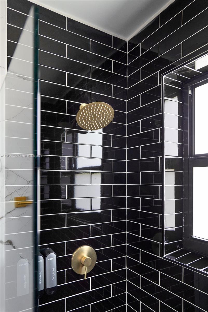 633 SW 4th St, Hallandale Beach, Florida 33009, 3 Bedrooms Bedrooms, ,2 BathroomsBathrooms,Residential,For Sale,633 SW 4th St,A11513075