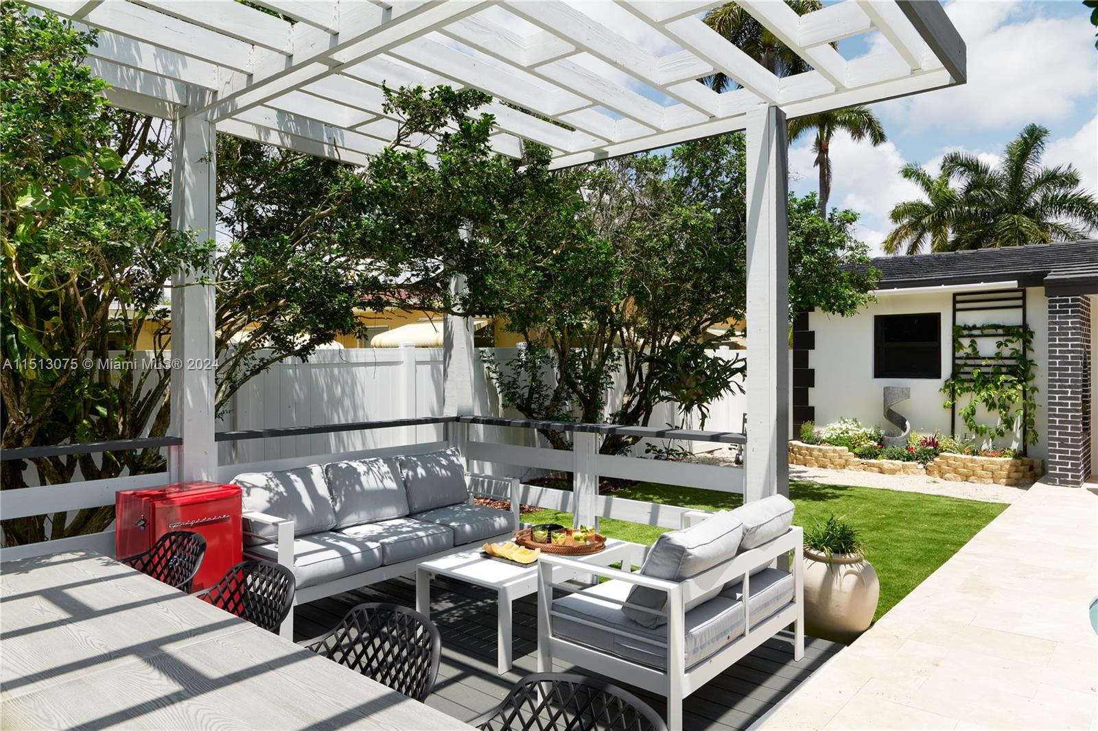 633 SW 4th St, Hallandale Beach, Florida 33009, 3 Bedrooms Bedrooms, ,2 BathroomsBathrooms,Residential,For Sale,633 SW 4th St,A11513075