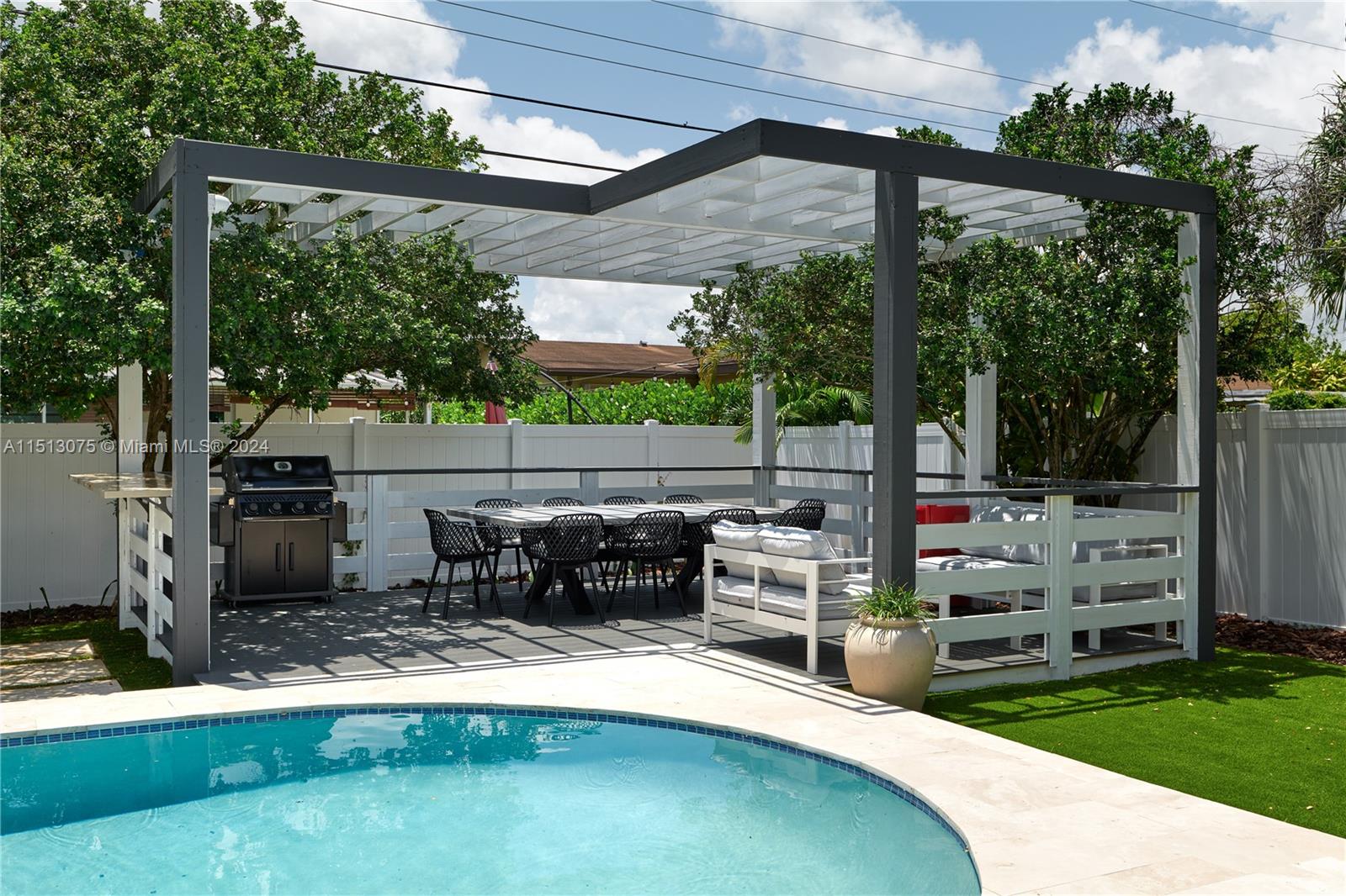 633 SW 4th St, Hallandale Beach, Florida 33009, 3 Bedrooms Bedrooms, ,2 BathroomsBathrooms,Residential,For Sale,633 SW 4th St,A11513075