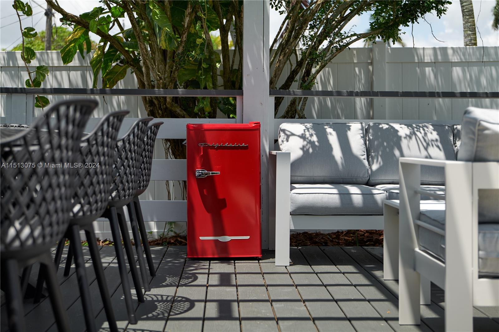 633 SW 4th St, Hallandale Beach, Florida 33009, 3 Bedrooms Bedrooms, ,2 BathroomsBathrooms,Residential,For Sale,633 SW 4th St,A11513075