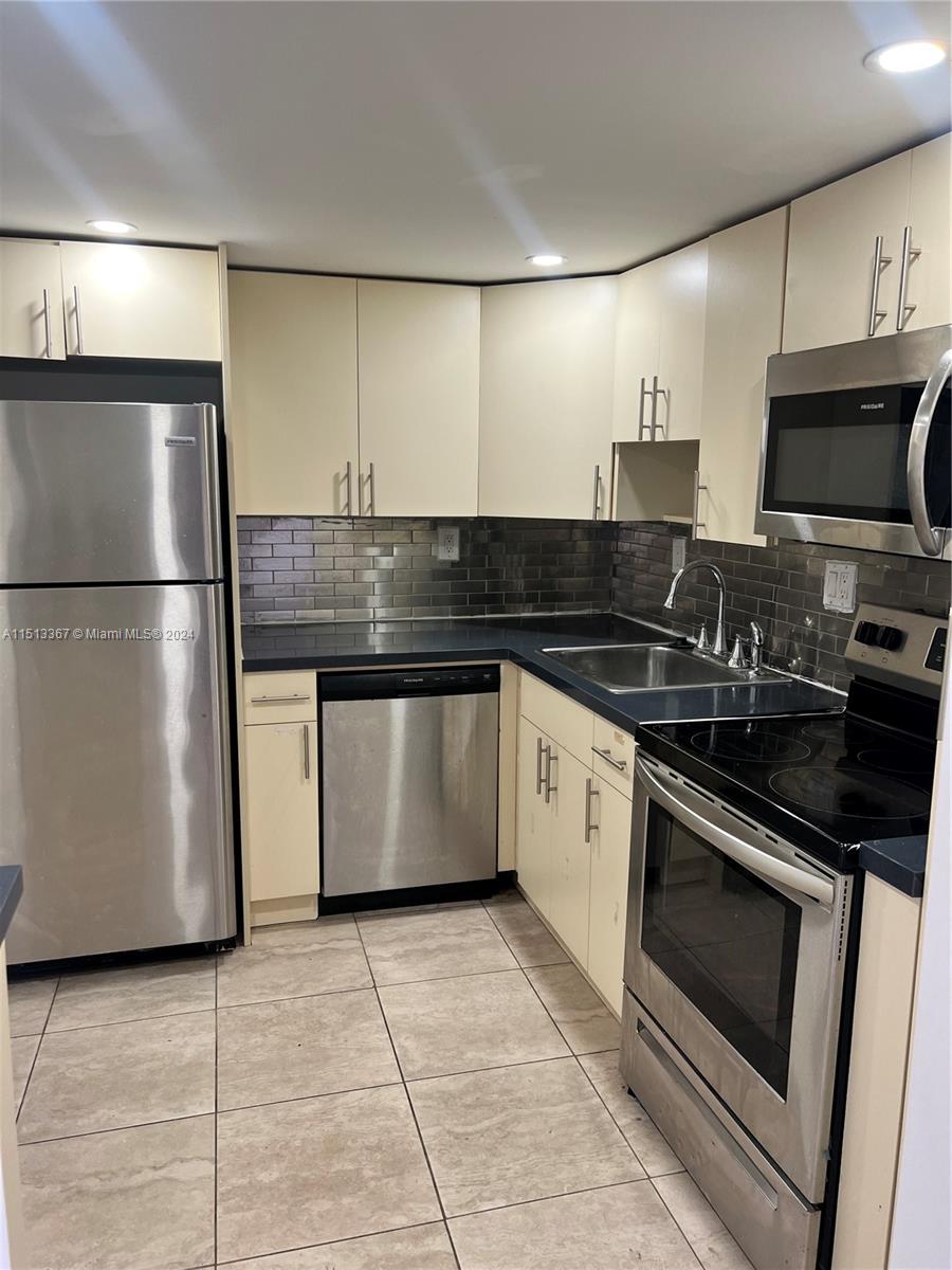 4717 NW 7th St 801-10, Miami, Florida 33126, 2 Bedrooms Bedrooms, ,2 BathroomsBathrooms,Residentiallease,For Rent,4717 NW 7th St 801-10,A11513367
