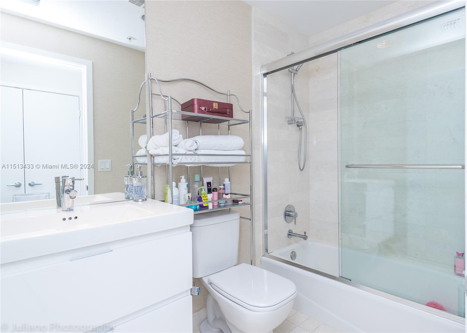 17301 Biscayne Blvd 210, North Miami Beach, Florida 33160, 3 Bedrooms Bedrooms, ,3 BathroomsBathrooms,Residential,For Sale,17301 Biscayne Blvd 210,A11513433