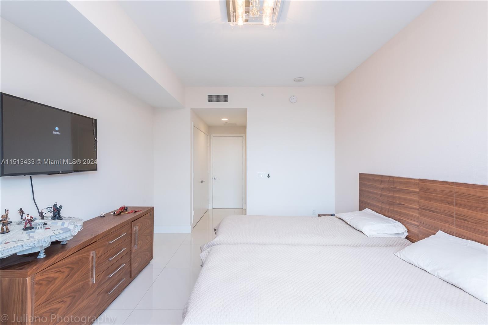 17301 Biscayne Blvd 210, North Miami Beach, Florida 33160, 3 Bedrooms Bedrooms, ,3 BathroomsBathrooms,Residential,For Sale,17301 Biscayne Blvd 210,A11513433