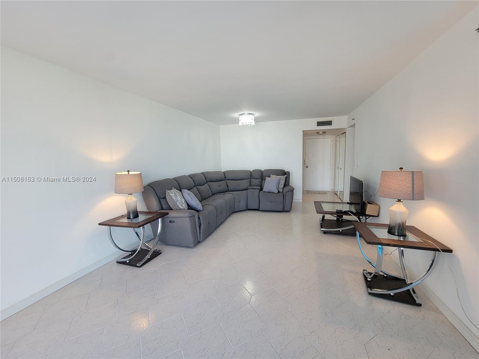210 N 174th St 1514, Sunny Isles Beach, Florida 33160, 1 Bedroom Bedrooms, ,1 BathroomBathrooms,Residentiallease,For Rent,210 N 174th St 1514,A11508163