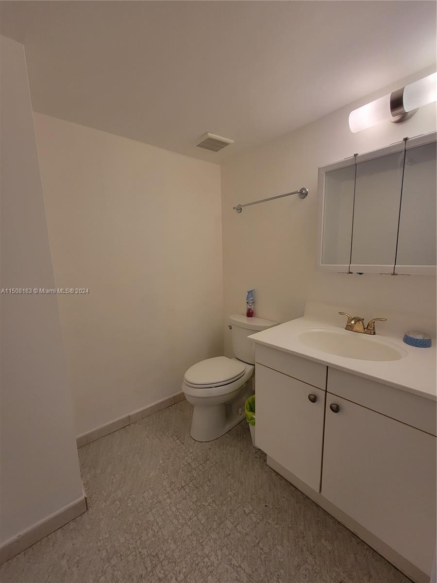 210 N 174th St 1514, Sunny Isles Beach, Florida 33160, 1 Bedroom Bedrooms, ,1 BathroomBathrooms,Residentiallease,For Rent,210 N 174th St 1514,A11508163