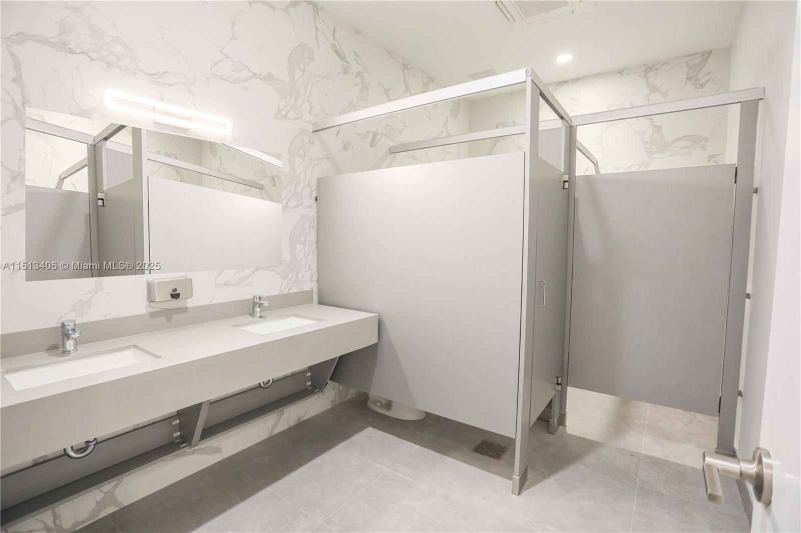 21290 BISCAYNE BLVD. 410, Aventura, Florida 33180, ,Commerciallease,For Rent,21290 BISCAYNE BLVD. 410,A11513406