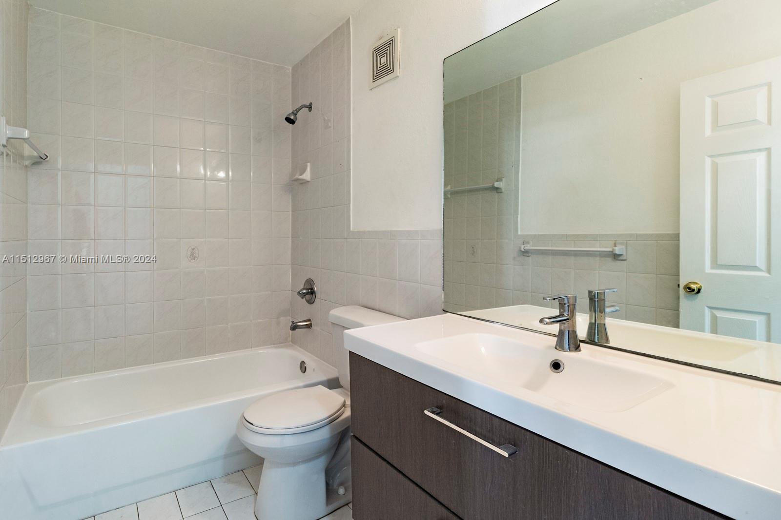 6753 NW 182nd St 104, Hialeah, Florida 33015, 3 Bedrooms Bedrooms, ,2 BathroomsBathrooms,Residential,For Sale,6753 NW 182nd St 104,A11512967