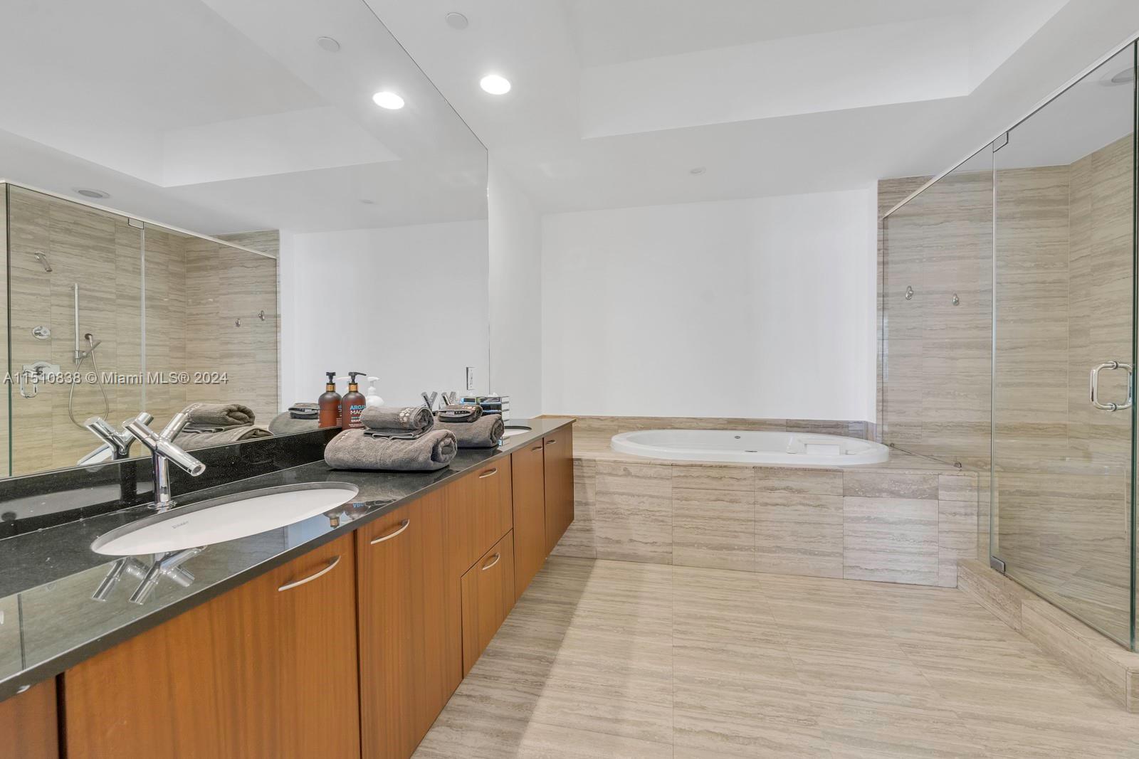 15901 Collins Ave 903, Sunny Isles Beach, Florida 33160, 3 Bedrooms Bedrooms, ,3 BathroomsBathrooms,Residential,For Sale,15901 Collins Ave 903,A11510838