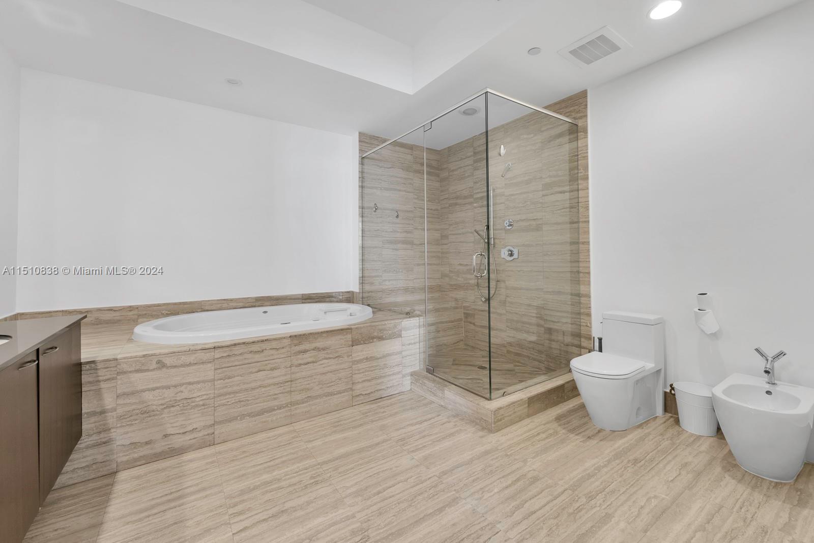 15901 Collins Ave 903, Sunny Isles Beach, Florida 33160, 3 Bedrooms Bedrooms, ,3 BathroomsBathrooms,Residential,For Sale,15901 Collins Ave 903,A11510838
