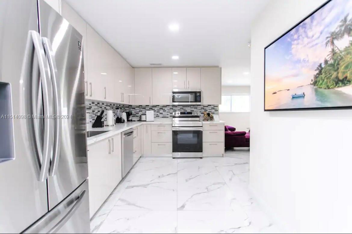 1716 Liberty St 0, Hollywood, Florida 33020, 4 Bedrooms Bedrooms, ,4 BathroomsBathrooms,Residentiallease,For Rent,1716 Liberty St 0,A11514098