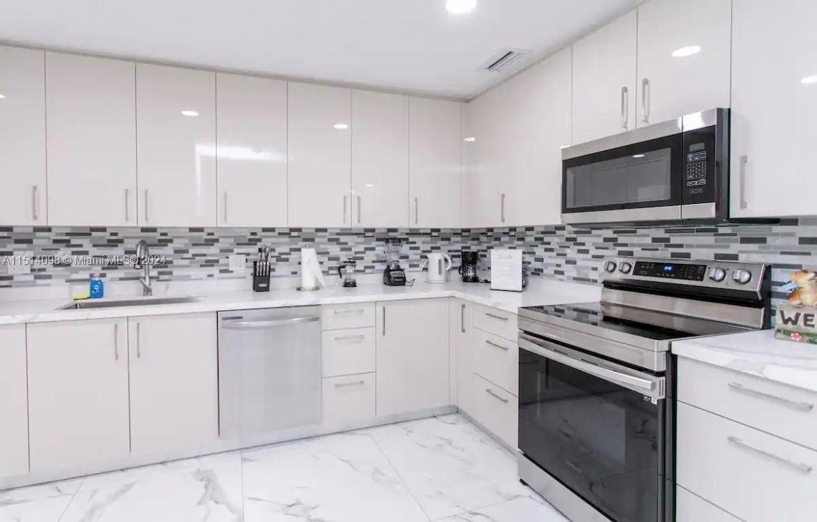1716 Liberty St 0, Hollywood, Florida 33020, 4 Bedrooms Bedrooms, ,4 BathroomsBathrooms,Residentiallease,For Rent,1716 Liberty St 0,A11514098