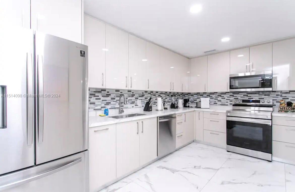 1716 Liberty St 0, Hollywood, Florida 33020, 4 Bedrooms Bedrooms, ,4 BathroomsBathrooms,Residentiallease,For Rent,1716 Liberty St 0,A11514098