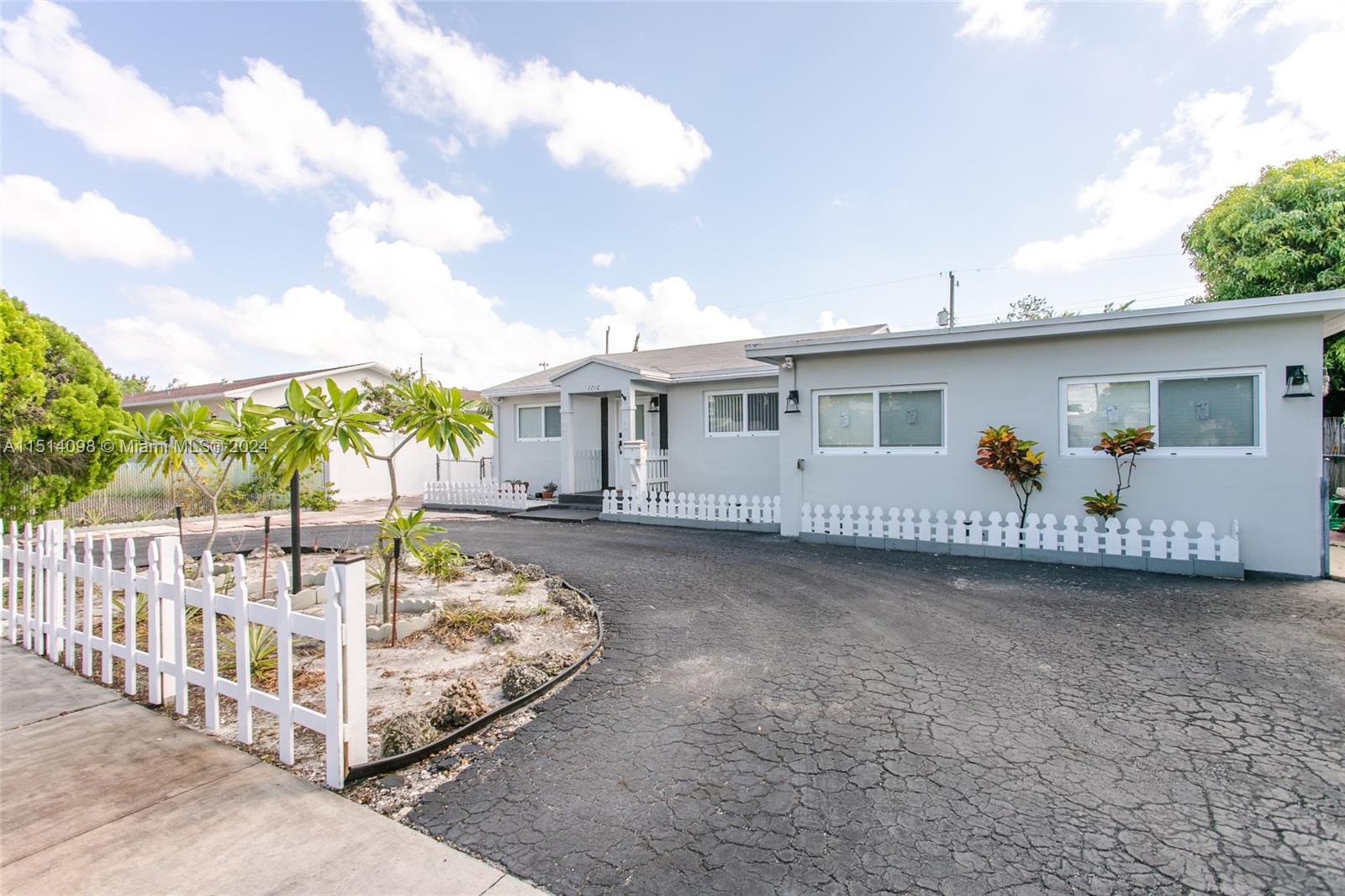 1716 Liberty St 0, Hollywood, Florida 33020, 4 Bedrooms Bedrooms, ,4 BathroomsBathrooms,Residentiallease,For Rent,1716 Liberty St 0,A11514098