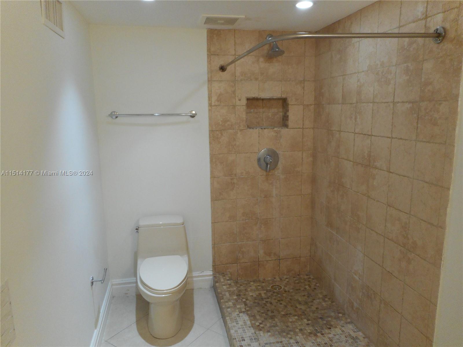 2450 NE 135th St 207, North Miami, Florida 33181, 1 Bedroom Bedrooms, ,1 BathroomBathrooms,Residential,For Sale,2450 NE 135th St 207,A11514177