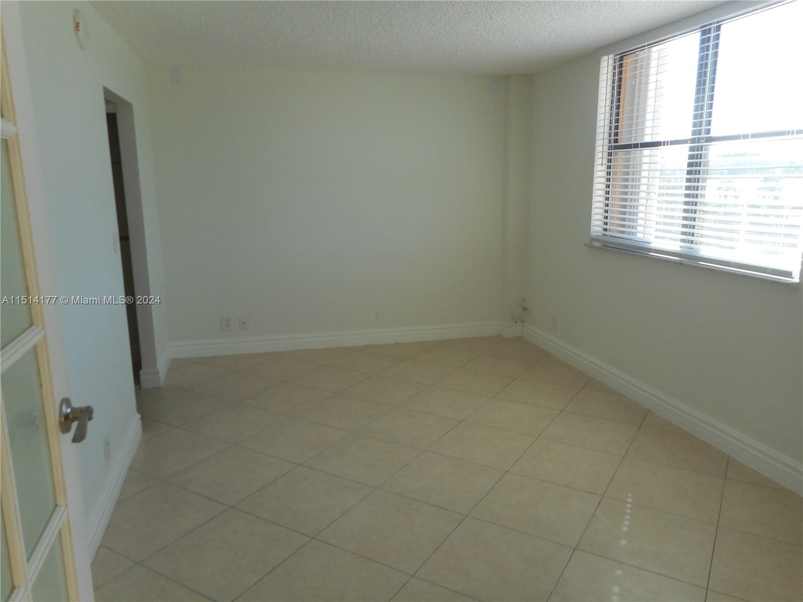 2450 NE 135th St 207, North Miami, Florida 33181, 1 Bedroom Bedrooms, ,1 BathroomBathrooms,Residential,For Sale,2450 NE 135th St 207,A11514177