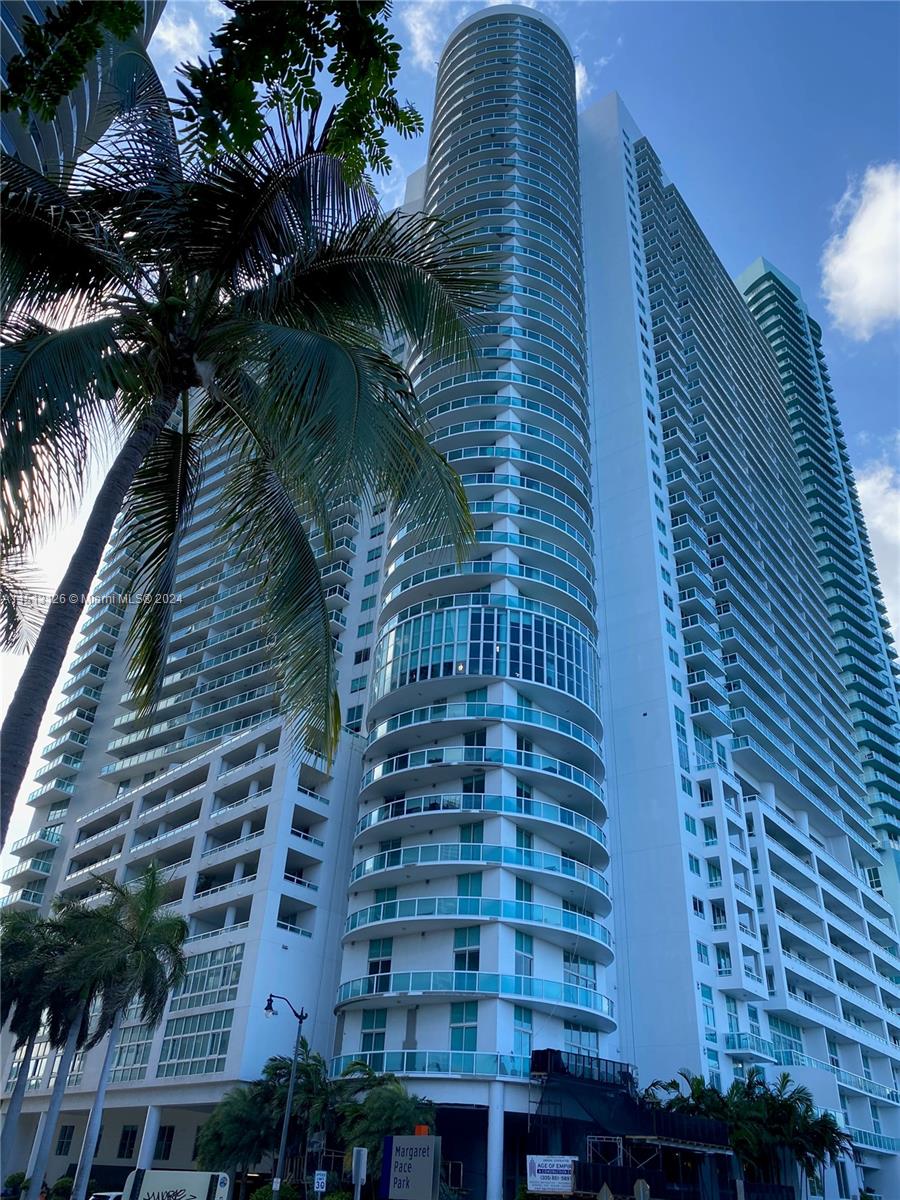 NEW PRICE IMPROVEMENT!!! 1800 Club has a privileged location in Miami's most up-and-coming district, yet already enjoys the residential feel of a park, grocery stores, and restaurants. A true neighborhood. The building is brilliantly maintained and has the lowest fees in the market. It offers a full-service lifestyle.
The unit is a split 2BR layout with ample space and light. Many upgrades make this unit a special offering, which includes an upgraded kitchen, bathrooms, custom closet cabinets, and impeccable true hardwood floors. An oversized terrace faces South, with views to the Bay and the City of Miami and Sunsets. Even better, included in the purchase are 2 assigned parking spaces and 2 private storage units, a true gem. All the perks included. Easy to show!