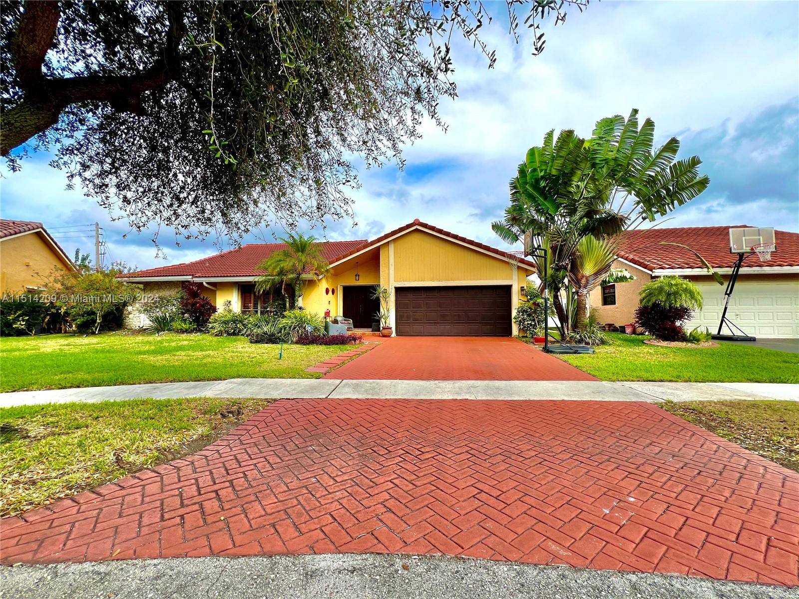 706 NW 102nd Way, Plantation, Florida 33324, 4 Bedrooms Bedrooms, ,2 BathroomsBathrooms,Residential,For Sale,706 NW 102nd Way,A11514209