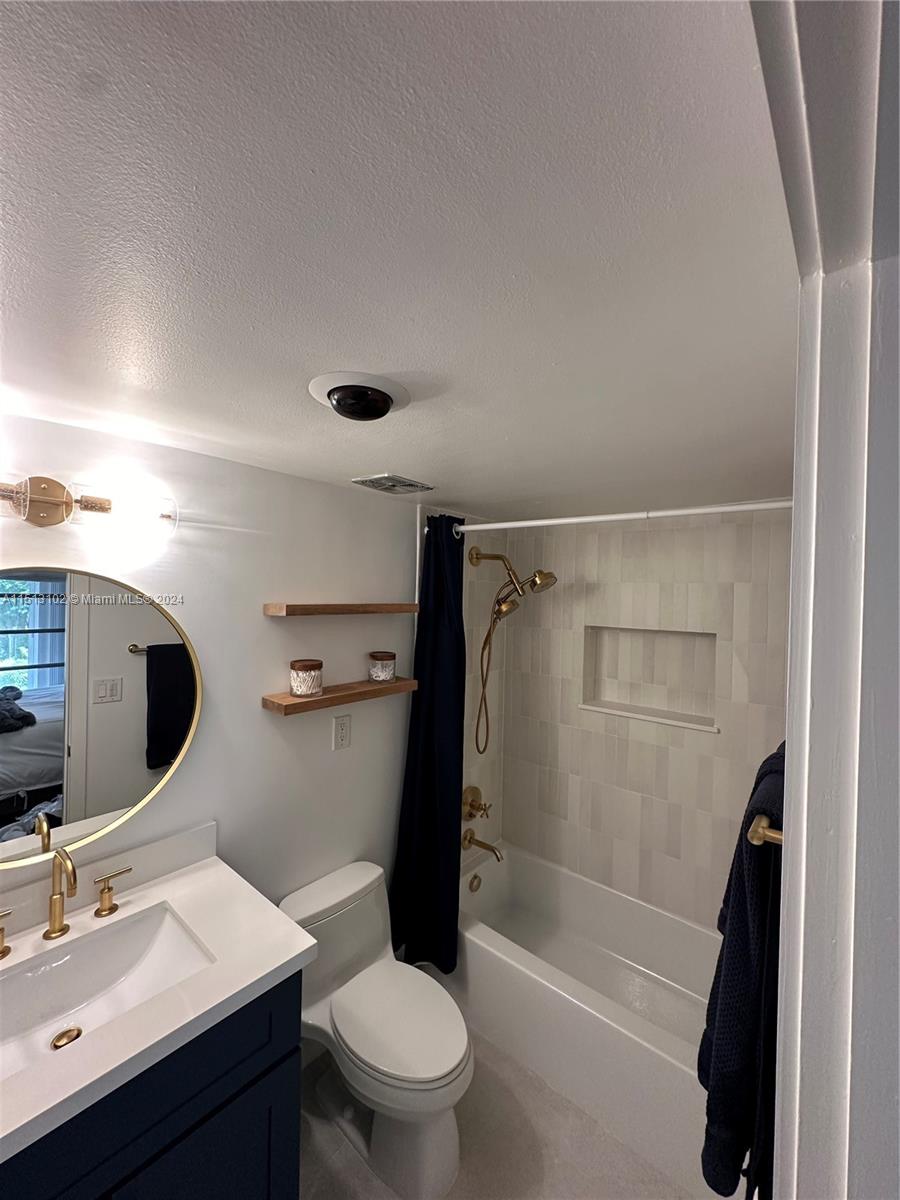 6901 Edgewater Dr 317, Coral Gables, Florida 33133, 2 Bedrooms Bedrooms, ,2 BathroomsBathrooms,Residentiallease,For Rent,6901 Edgewater Dr 317,A11513102