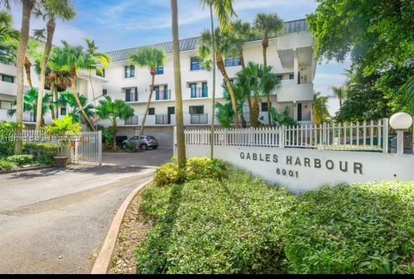 6901 Edgewater Dr 317, Coral Gables, Florida 33133, 2 Bedrooms Bedrooms, ,2 BathroomsBathrooms,Residentiallease,For Rent,6901 Edgewater Dr 317,A11513102
