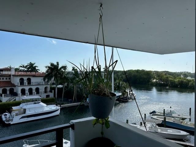 6901 Edgewater Dr 317, Coral Gables, Florida 33133, 2 Bedrooms Bedrooms, ,2 BathroomsBathrooms,Residentiallease,For Rent,6901 Edgewater Dr 317,A11513102